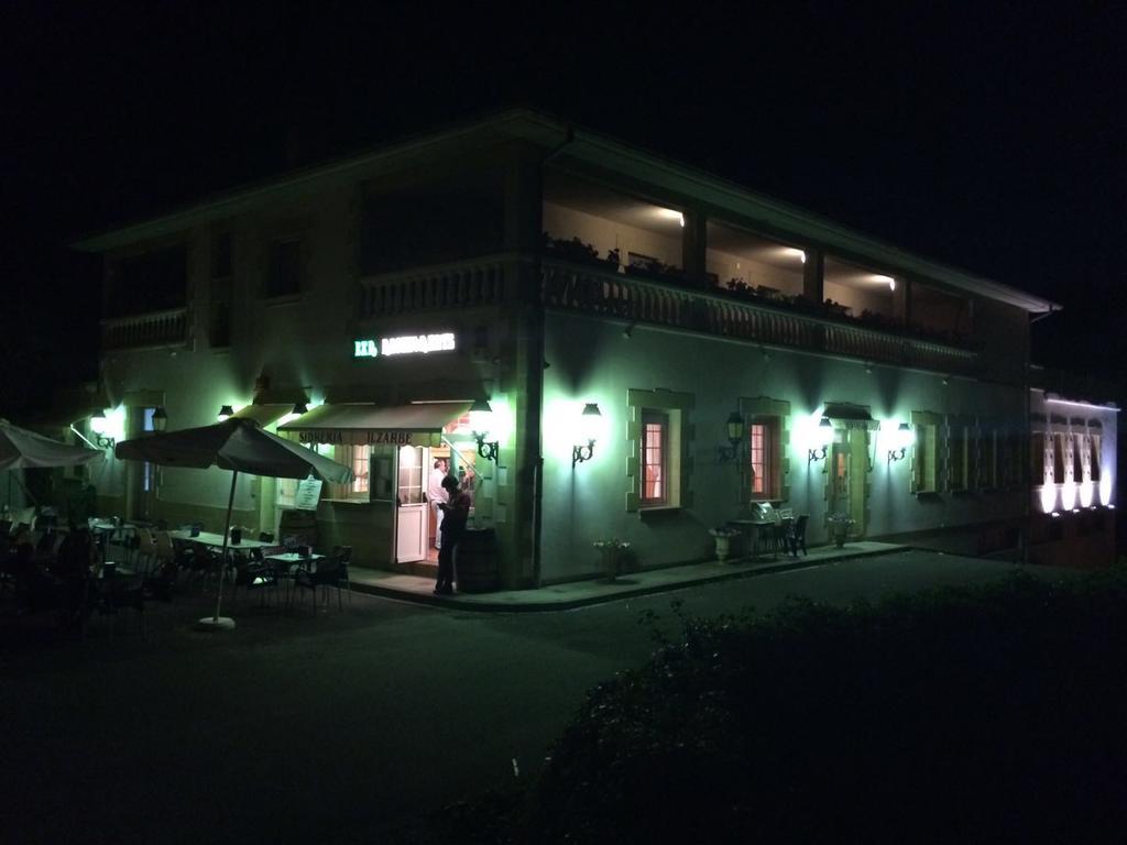Hostal Zubi XXI Puente la Reina Extérieur photo