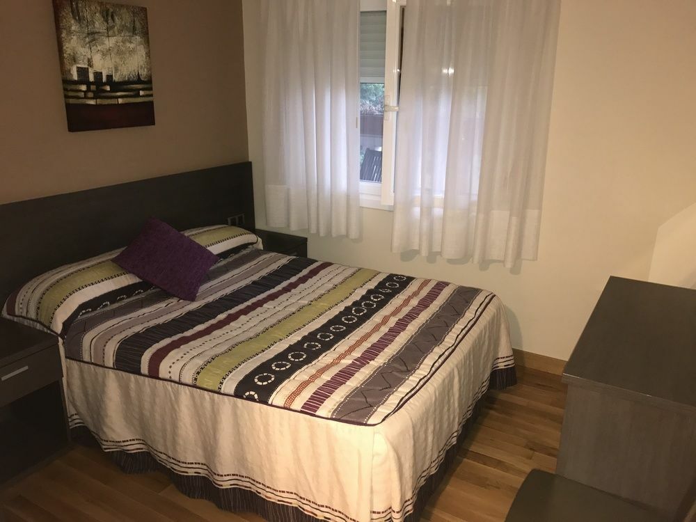 Hostal Zubi XXI Puente la Reina Extérieur photo